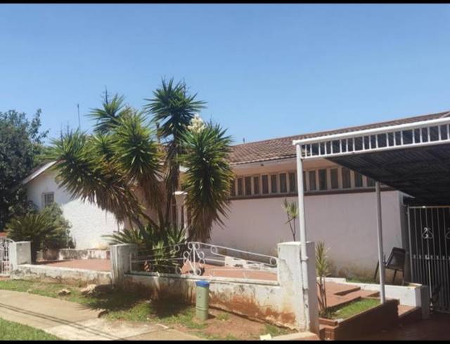 4 BEDROOM HOUSE FOR SALE IN LAUDIUM